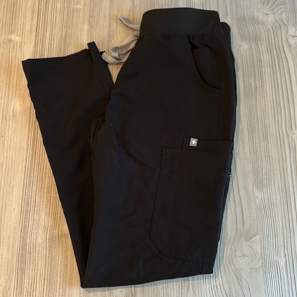 XS Figs Yola black scrub pants